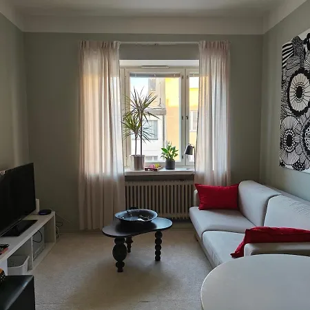 Light-filled 1br, Charming, Great Transport Huoneisto