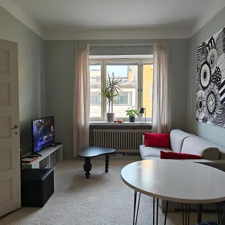 Light-filled 1br, Charming, Great Transport